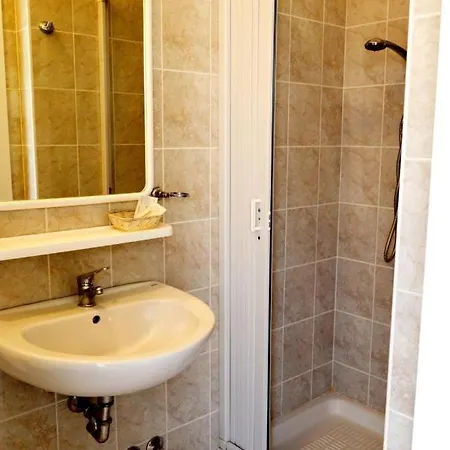In Guest - New Cirene Triple Economy With Full بيت ضيافة ريميني